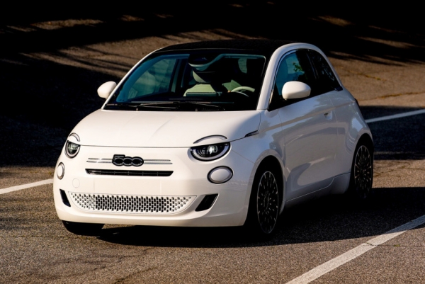 Новый Fiat 500 примерил ДВС вместо электромотора Новый Fiat 500 примерил ДВС вместо электромотора