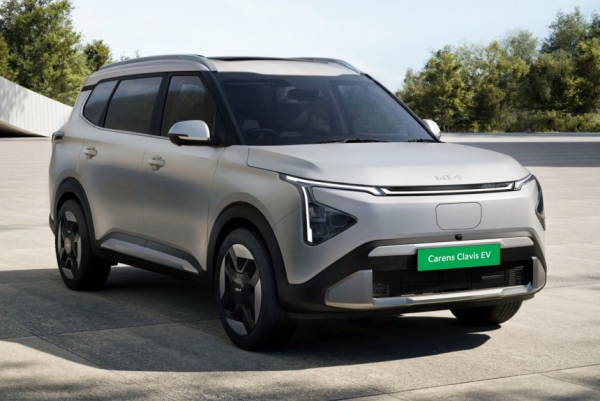 Семиместный кроссовер Kia Carens Clavis стал электромобилем Семиместный кроссовер Kia Carens Clavis стал электромобилем