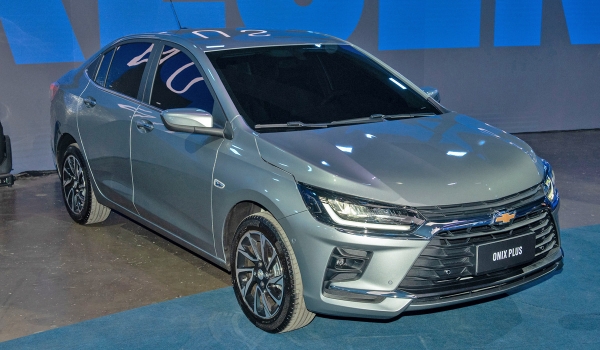 Обновлены седан и хэтчбек Chevrolet Onix Обновлены седан и хэтчбек Chevrolet Onix