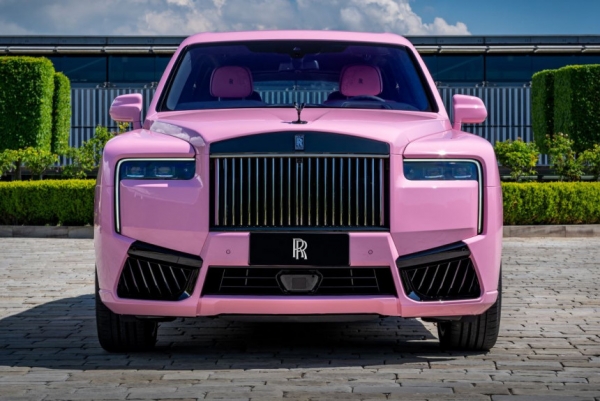 Rolls-Royce представил три красочные спецверсии для Китая