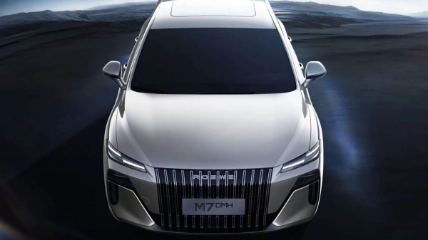Гибридный седан Roewe M7 показал новый фирменный стиль Гибридный седан Roewe M7 показал новый фирменный стиль