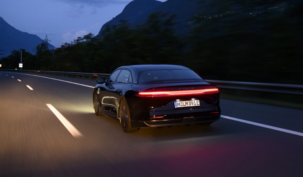 Седан Lucid Air поставил рекорд дальности хода Седан Lucid Air поставил рекорд дальности хода