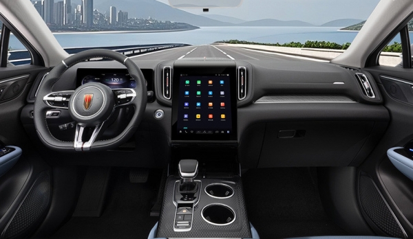 Гибридный кроссовер Hongqi HS3 стал быстрее и эффективнее Гибридный кроссовер Hongqi HS3 стал быстрее и эффективнее