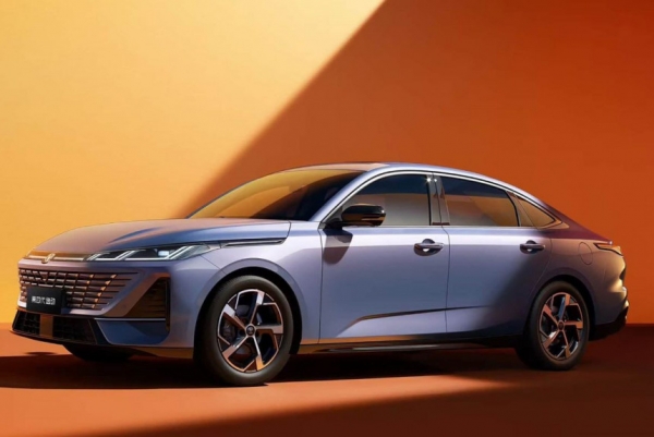 В Китае дебютировал обновленный седан Changan Lamore/Eado