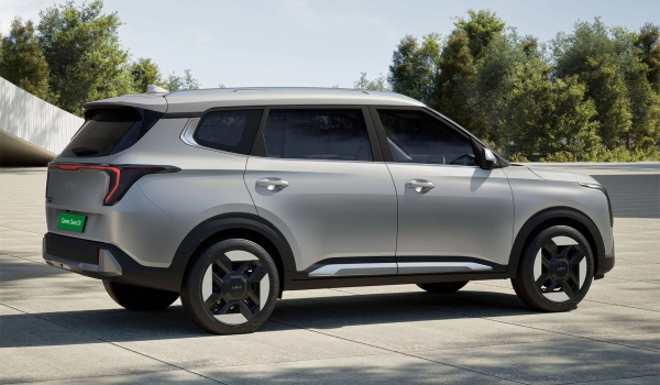 Семиместный кроссовер Kia Carens Clavis стал электромобилем Семиместный кроссовер Kia Carens Clavis стал электромобилем