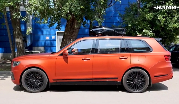 НАМИ показал беспилотный кроссовер Аурус Комендант