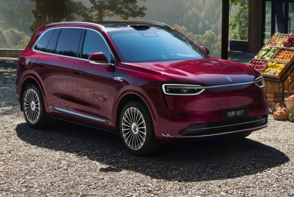 Кроссовер Aito/Seres M7: на подходе уже второе поколение