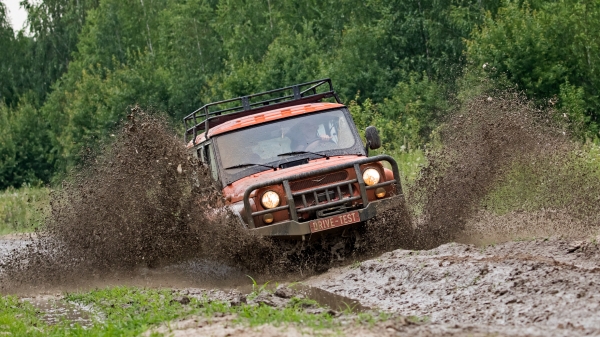 Ныряем в&nbsp;прошлое с&nbsp;проходимцами Lada 4x4 и&nbsp;УАЗ Хантер
