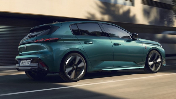 Peugeot 308 обрел новое лицо и доработанную технику