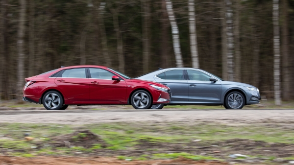 Выбираем из седана Hyundai Elantra и лифтбека Skoda Octavia