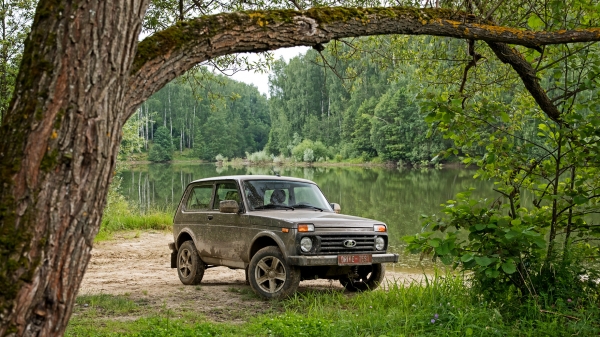 Ныряем в&nbsp;прошлое с&nbsp;проходимцами Lada 4x4 и&nbsp;УАЗ Хантер