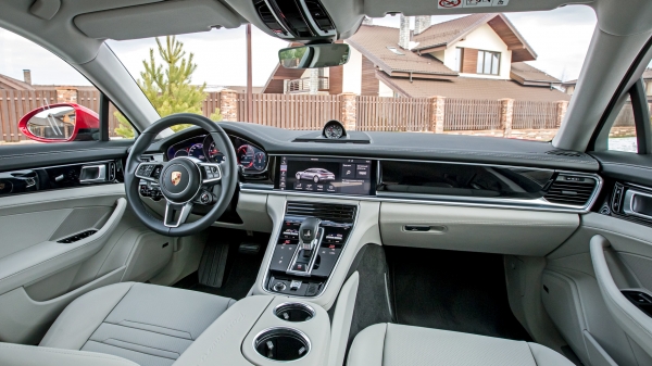 Соотносим BMW 840i Gran Coupe с хэтчем Porsche Panamera 4 Соотносим BMW 840i Gran Coupe с хэтчем Porsche Panamera 4