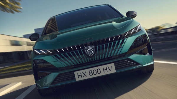 Peugeot 308 обрел новое лицо и доработанную технику