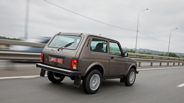 Ныряем в&nbsp;прошлое с&nbsp;проходимцами Lada 4x4 и&nbsp;УАЗ Хантер