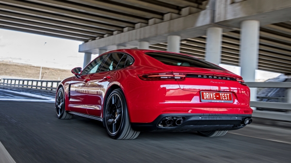 Соотносим BMW 840i Gran Coupe с хэтчем Porsche Panamera 4 Соотносим BMW 840i Gran Coupe с хэтчем Porsche Panamera 4