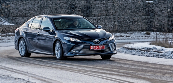 Сравниваем седаны Hyundai Sonata и Toyota Camry с моторами 2.5 Сравниваем седаны Hyundai Sonata и Toyota Camry с моторами 2.5