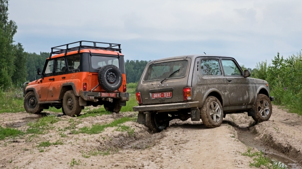 Ныряем в&nbsp;прошлое с&nbsp;проходимцами Lada 4x4 и&nbsp;УАЗ Хантер