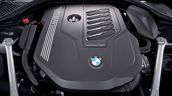 Соотносим BMW 840i Gran Coupe с хэтчем Porsche Panamera 4 Соотносим BMW 840i Gran Coupe с хэтчем Porsche Panamera 4