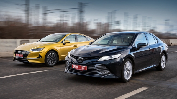 Сравниваем седаны Hyundai Sonata и Toyota Camry с моторами 2.5 Сравниваем седаны Hyundai Sonata и Toyota Camry с моторами 2.5