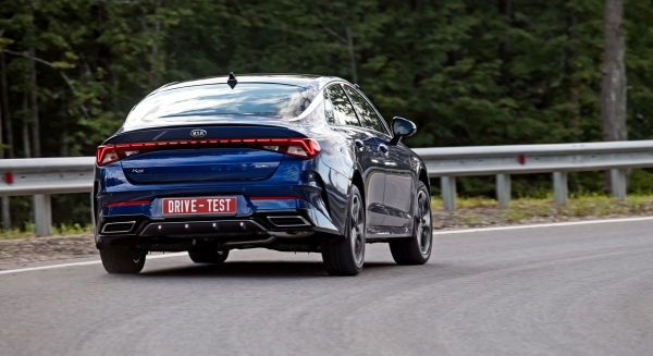 Проводим блиц-турнир Kia K5 2.5 с бестселлером Toyota Camry Проводим блиц-турнир Kia K5 2.5 с бестселлером Toyota Camry