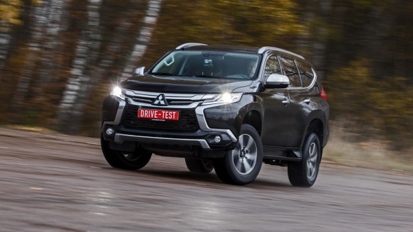 Обгоняем Pajero Sport на рамнике Toyota Land Cruiser Prado Обгоняем Pajero Sport на рамнике Toyota Land Cruiser Prado