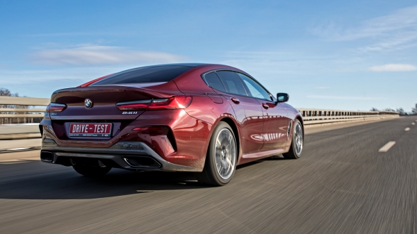 Соотносим BMW 840i Gran Coupe с хэтчем Porsche Panamera 4 Соотносим BMW 840i Gran Coupe с хэтчем Porsche Panamera 4