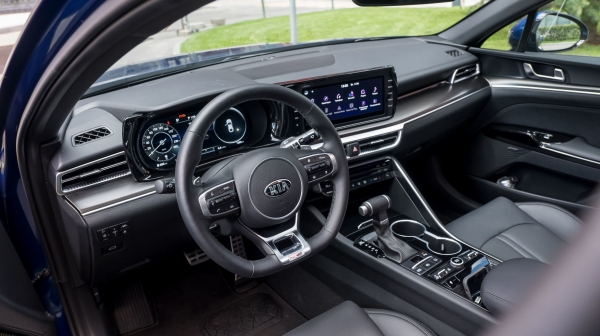 Проводим блиц-турнир Kia K5 2.5 с бестселлером Toyota Camry Проводим блиц-турнир Kia K5 2.5 с бестселлером Toyota Camry