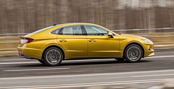 Сравниваем седаны Hyundai Sonata и Toyota Camry с моторами 2.5 Сравниваем седаны Hyundai Sonata и Toyota Camry с моторами 2.5