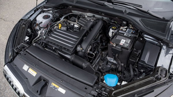 Выбираем из седана Hyundai Elantra и лифтбека Skoda Octavia