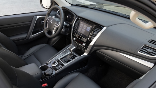 Примеряем статус флагмана на обновлённый Mitsubishi Pajero Sport Примеряем статус флагмана на обновлённый Mitsubishi Pajero Sport