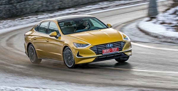 Сравниваем седаны Hyundai Sonata и Toyota Camry с моторами 2.5 Сравниваем седаны Hyundai Sonata и Toyota Camry с моторами 2.5