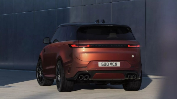Range Rover Sport SV обрел облегченную спецверсию Range Rover Sport SV обрел облегченную спецверсию