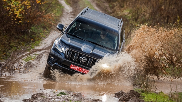 Обгоняем Pajero Sport на рамнике Toyota Land Cruiser Prado Обгоняем Pajero Sport на рамнике Toyota Land Cruiser Prado