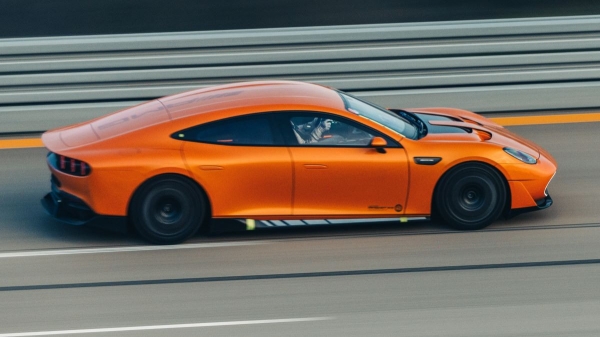 Электромобиль AMG GT XX стал марафонцем-рекордсменом Электромобиль AMG GT XX стал марафонцем-рекордсменом