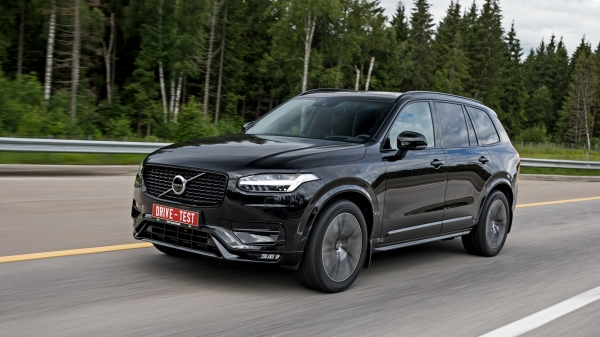 Сличаем семиместность гигантов Lexus RX 350L и Volvo XC90 Сличаем семиместность гигантов Lexus RX 350L и Volvo XC90