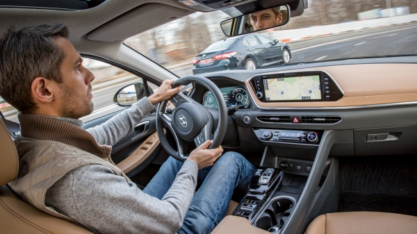 Сравниваем седаны Hyundai Sonata и Toyota Camry с моторами 2.5 Сравниваем седаны Hyundai Sonata и Toyota Camry с моторами 2.5