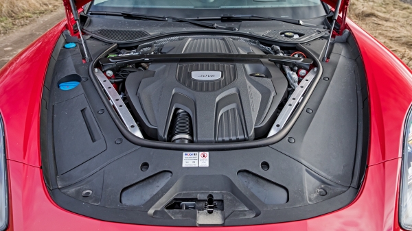 Соотносим BMW 840i Gran Coupe с хэтчем Porsche Panamera 4 Соотносим BMW 840i Gran Coupe с хэтчем Porsche Panamera 4