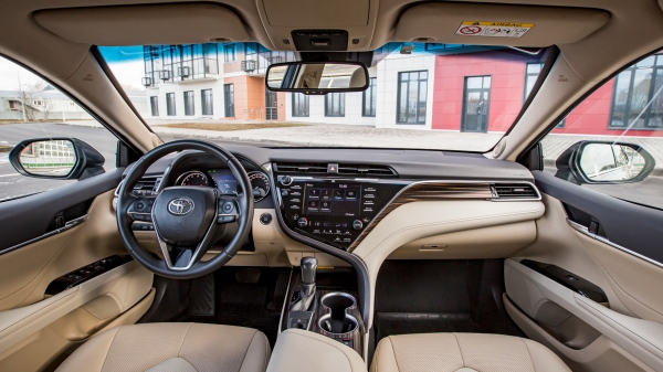 Сравниваем седаны Hyundai Sonata и Toyota Camry с моторами 2.5 Сравниваем седаны Hyundai Sonata и Toyota Camry с моторами 2.5