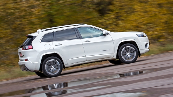 Прикрываем Jeep Compass обновлённым Cherokee