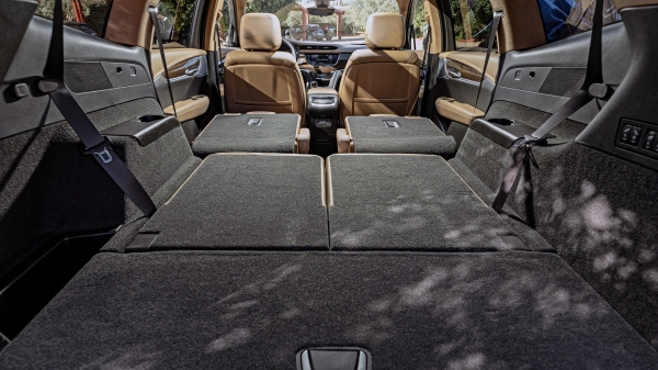 Пылим по&nbsp;марокканским дорогам на&nbsp;кроссовере Cadillac XT6