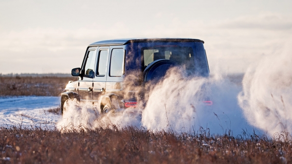 Сравниваем Mercedes-AMG G 63 и Range Rover Sport SVR Сравниваем Mercedes-AMG G 63 и Range Rover Sport SVR