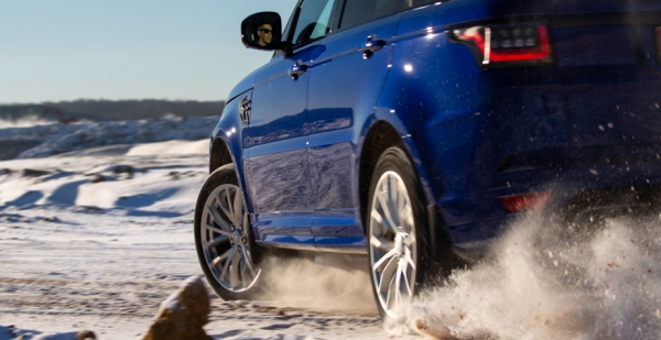 Сравниваем Mercedes-AMG G 63 и Range Rover Sport SVR Сравниваем Mercedes-AMG G 63 и Range Rover Sport SVR