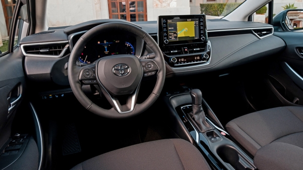 Отмечаем умеренность прогресса в седане Toyota Corolla Отмечаем умеренность прогресса в седане Toyota Corolla