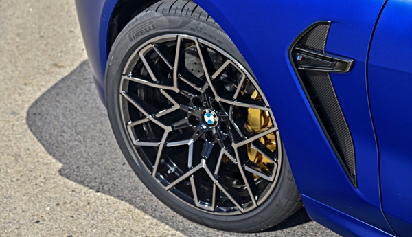 Разгоняем тормозами купе и&nbsp;кабриолет BMW M8 Competition