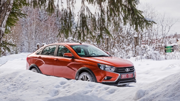 Буксуем на&nbsp;седанах Renault Logan Stepway и&nbsp;Lada Vesta Cross
