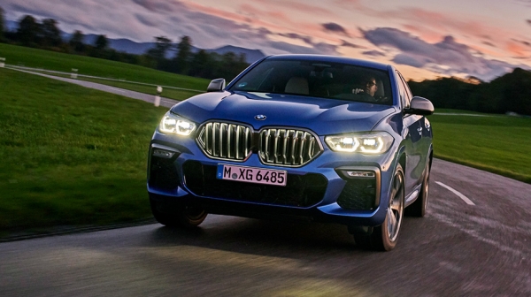Безошибочно определяем в&nbsp;темноте кроссовер BMW X6