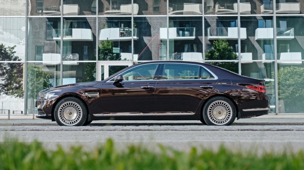 Фиксируем сугубо внешнюю смену имиджа седаном Genesis G90