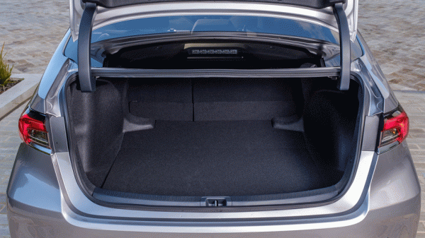 Отмечаем умеренность прогресса в седане Toyota Corolla Отмечаем умеренность прогресса в седане Toyota Corolla