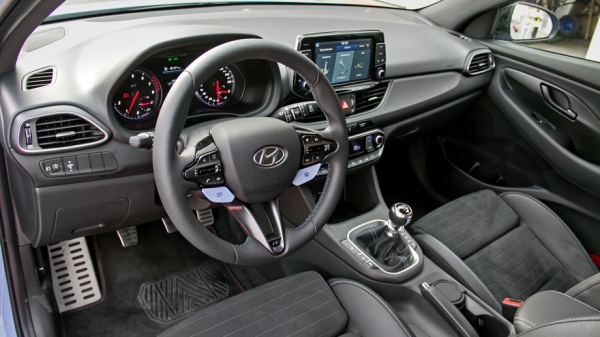 Атакуем поребрики Мячково парочкой хот-хэтчей Hyundai i30 N