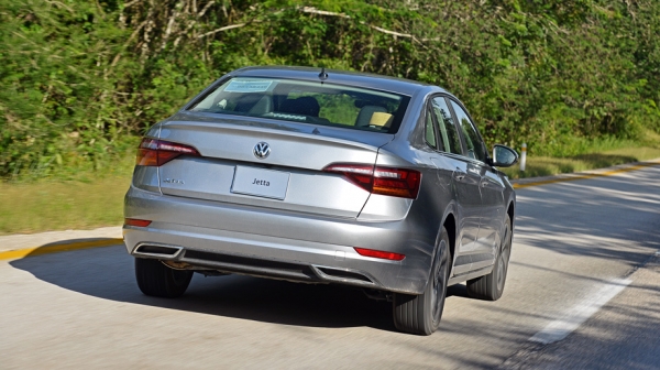 Уличаем седан Volkswagen Jetta в&nbsp;излишней консервативности